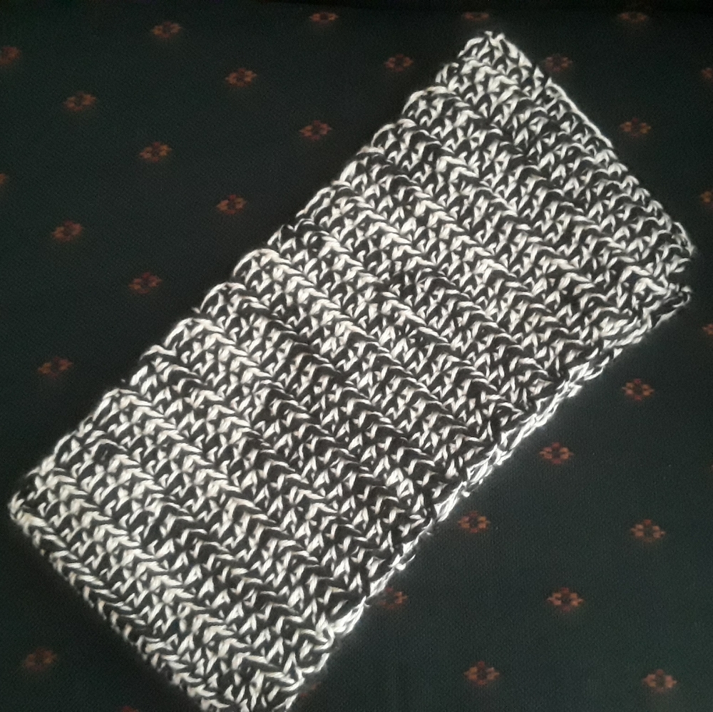 Handmade scarf black & white